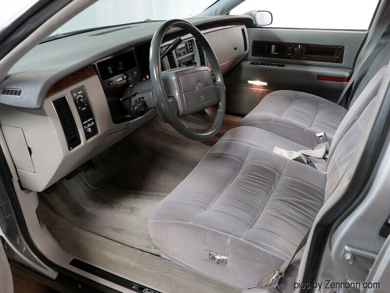 1993 Cadillac Fleetwood 4dr Sedan - photo 13