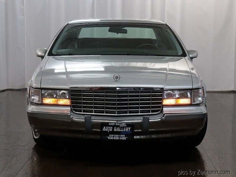 1993 Cadillac Fleetwood 4dr Sedan - photo 7