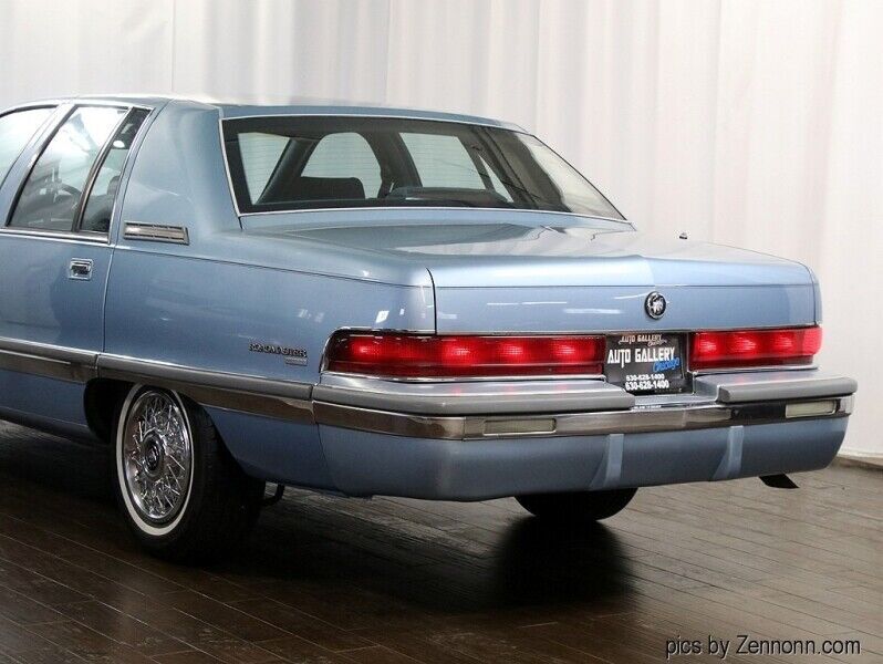 1992 Buick Roadmaster 4dr Sedan Ltd - photo 10