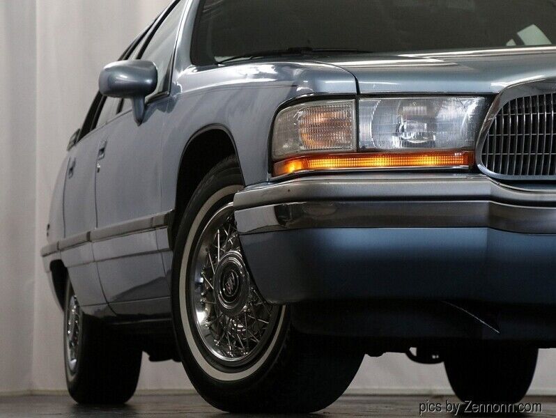 1992 Buick Roadmaster 4dr Sedan Ltd - photo 4