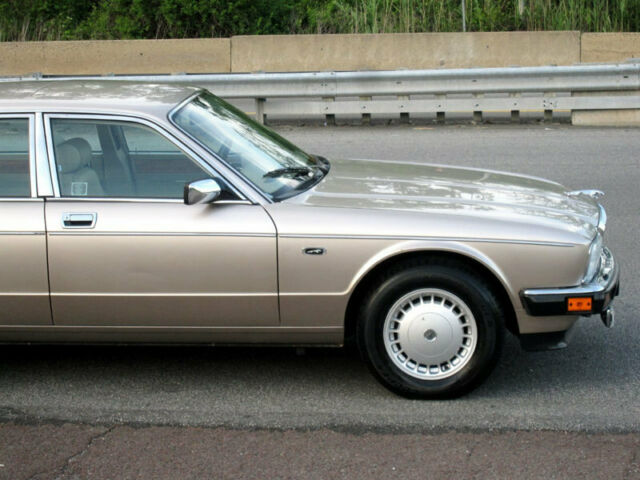 1991 Jaguar XJ 4dr Sedan Vanden Plas - photo 11
