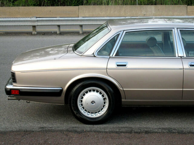 1991 Jaguar XJ 4dr Sedan Vanden Plas - photo 12