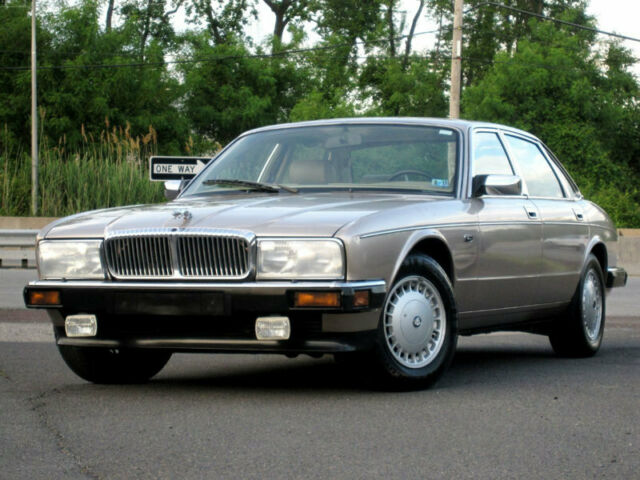 1991 Jaguar XJ 4dr Sedan Vanden Plas - photo 3