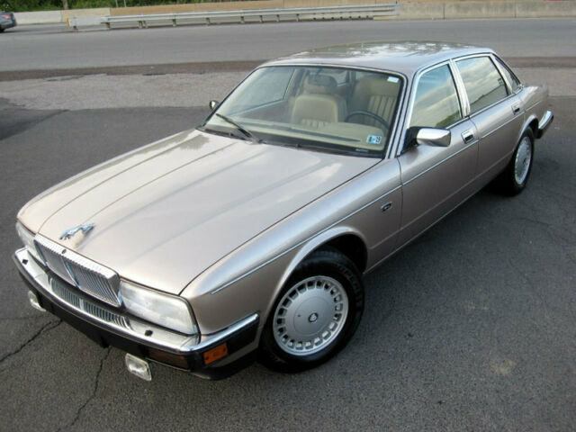 1991 Jaguar XJ 4dr Sedan Vanden Plas - photo 4