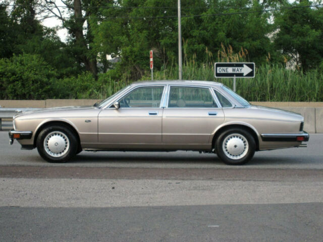 1991 Jaguar XJ 4dr Sedan Vanden Plas - photo 7