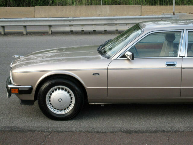 1991 Jaguar XJ 4dr Sedan Vanden Plas - photo 8