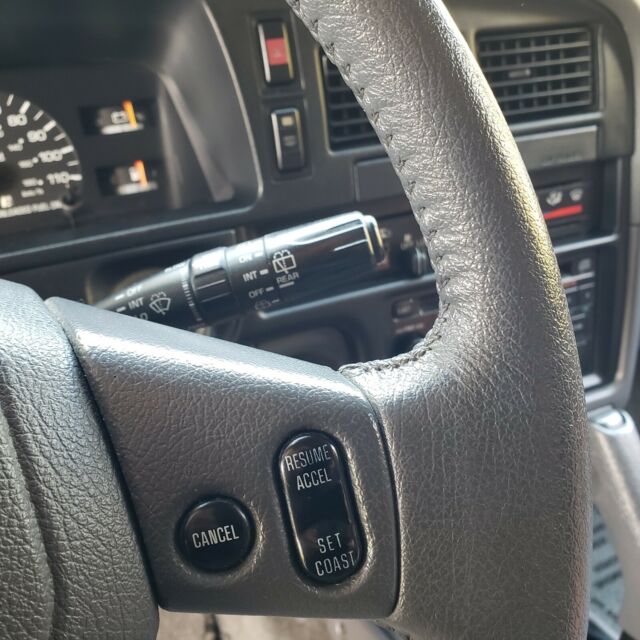 1994 Toyota 4Runner SR5 Sport Utility 4-Door - photo 9