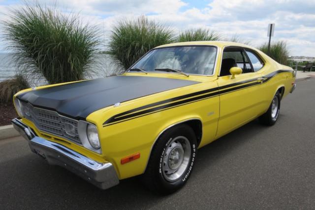 4/SPEED -- BUCKET SEATS -- CUSTOM 1974 Plymouth Duster