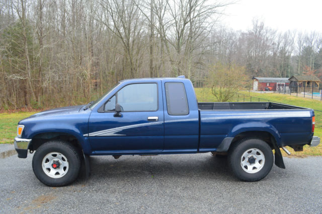4x4 5 Speed V6 Low Miles X-tra Cab HiLux PickUp MD Inspected! 1994 Toyota Tacoma DX