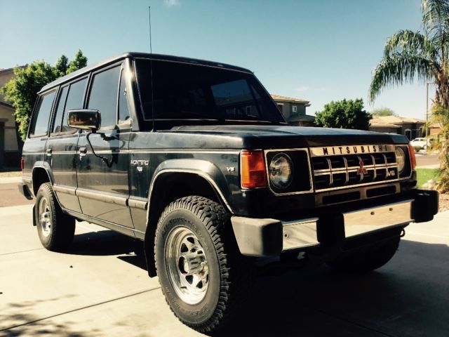 4x4 Mitsubishi Montero V6 1990 Mitsubishi Montero