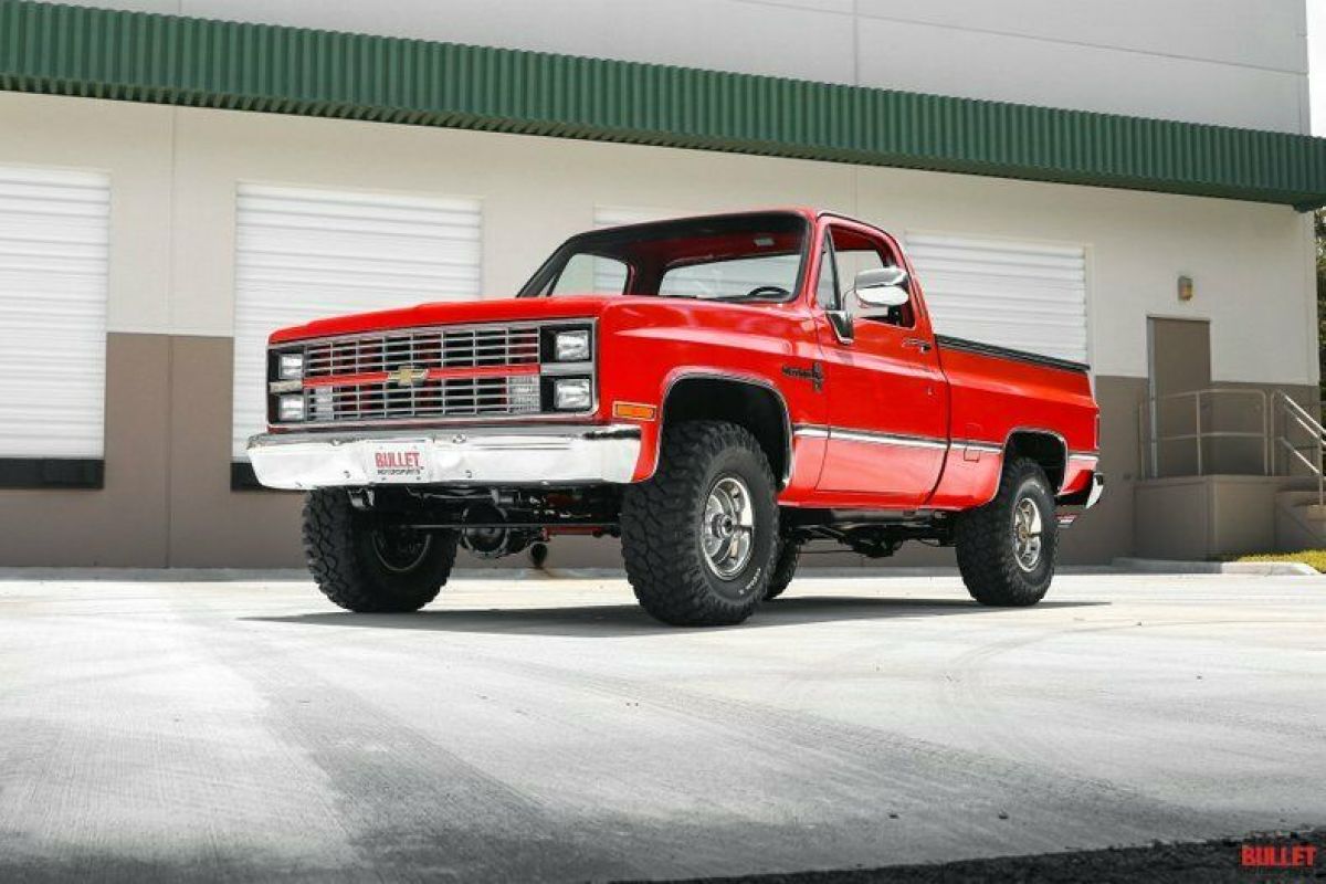 4X4 OFF ROAD / COLD AIR / 350CI V8 / AUTOMATIC / BEDLINER BED / MODERN RADIO 1984 Chevrolet K-10