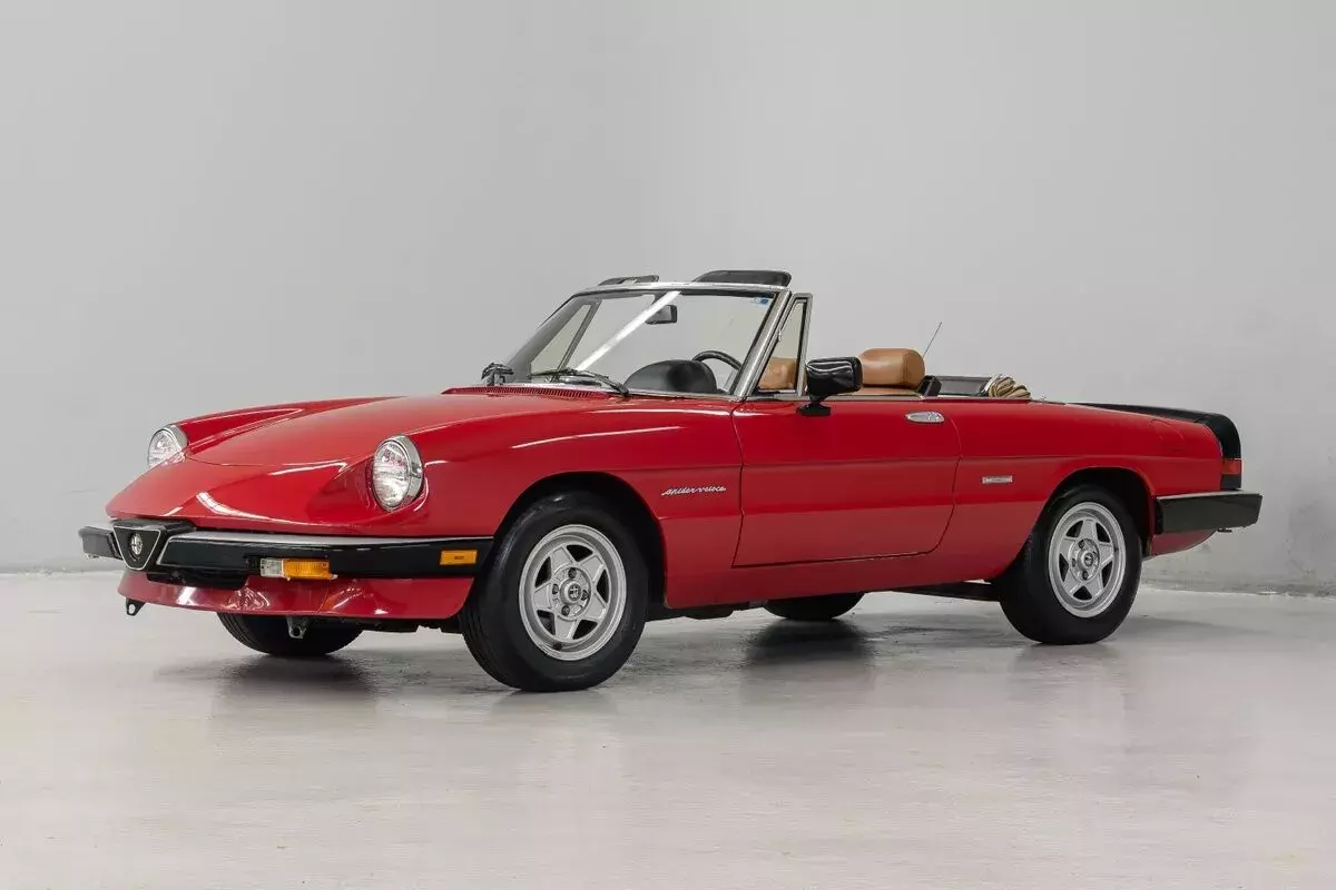 5 Speed Manual2.0 L 1987 Alfa Romeo Spider Veloce