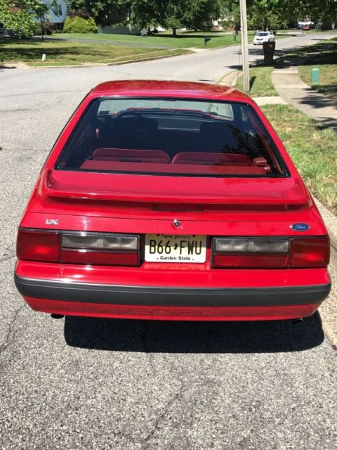 1988 Ford Mustang LX Hatchback 2-Door - photo 12