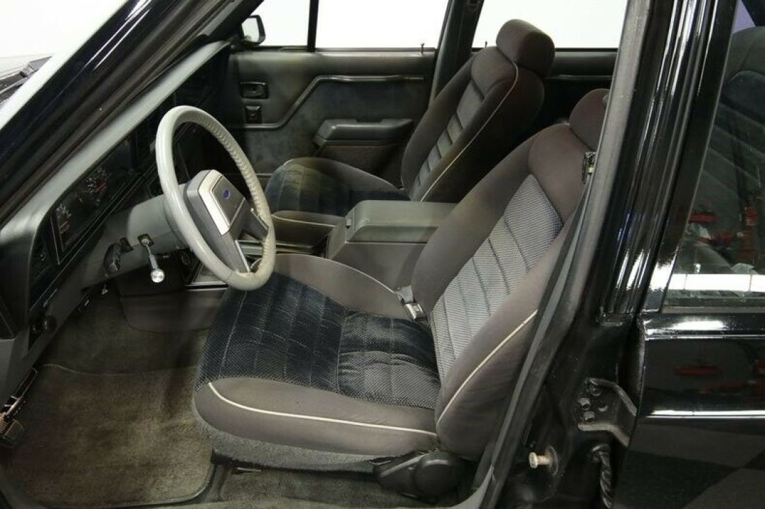 1984 Ford LTD LX - photo 5