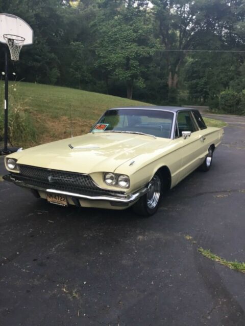 500 HP crate motor, C6 Monster transmission, 9†DTS reared, show car 1966 Ford Thunderbird