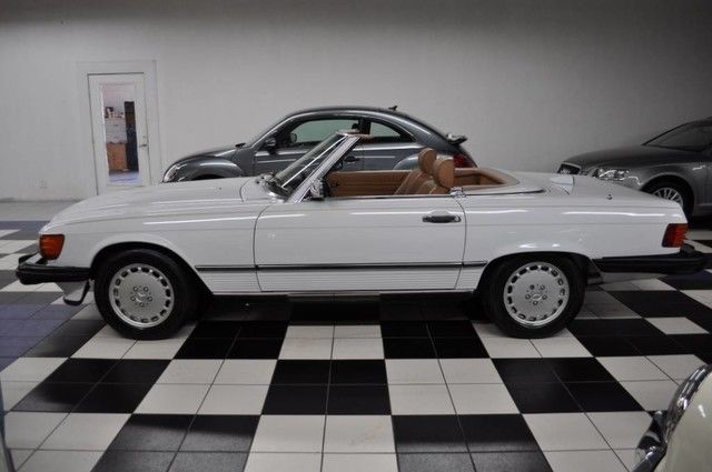 1986 Mercedes-Benz SL-Class ONLY 42 MILES - ALL RECORDS SINCE DAY ONE !! - photo 4