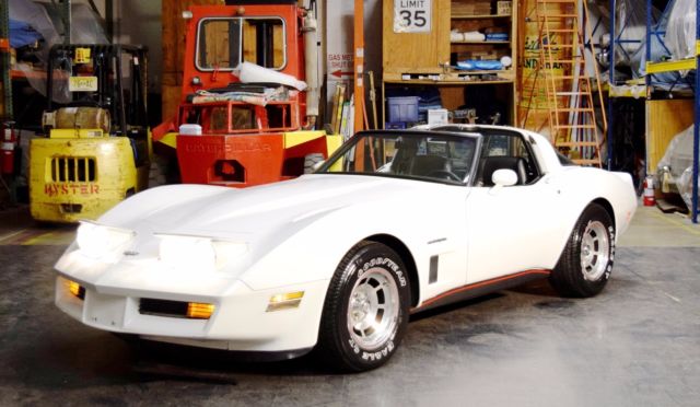 1982 Chevrolet Corvette 50K ORIG MILES & TURN KEY W/ CB - photo 4
