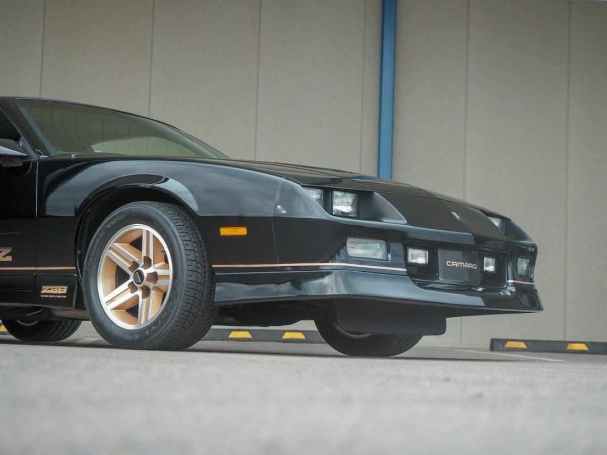 1985 Chevrolet Camaro IROC-Z28 Believed 3,134 ORIGINAL MILES - photo 3