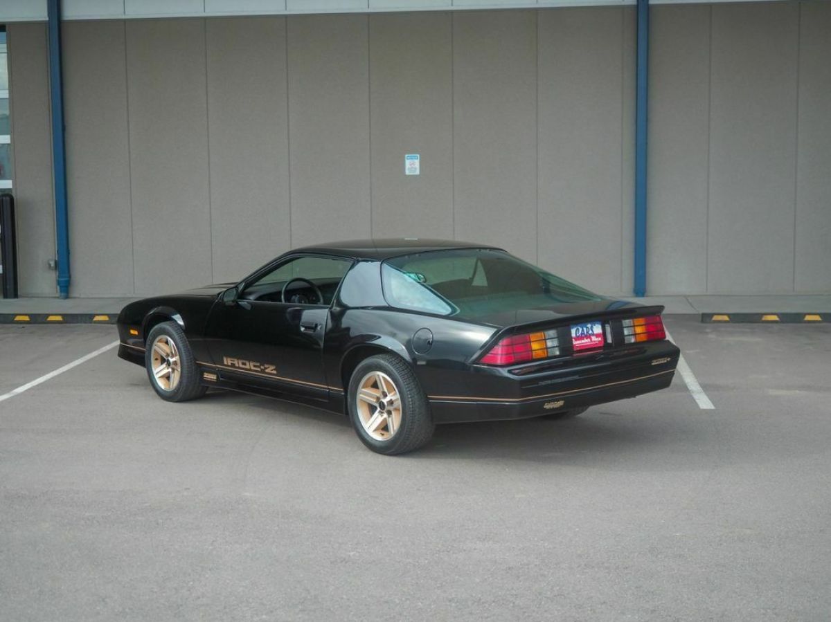 1985 Chevrolet Camaro IROC-Z28 Believed 3,134 ORIGINAL MILES - photo 5