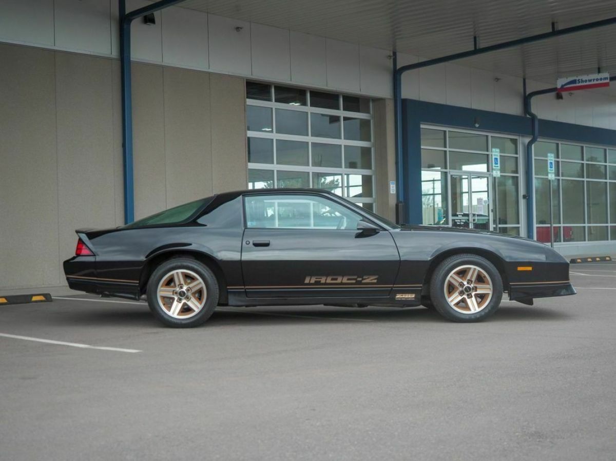 1985 Chevrolet Camaro IROC-Z28 Believed 3,134 ORIGINAL MILES - photo 7