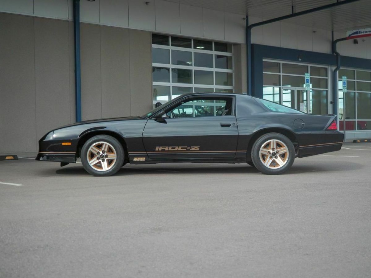 1985 Chevrolet Camaro IROC-Z28 Believed 3,134 ORIGINAL MILES - photo 8