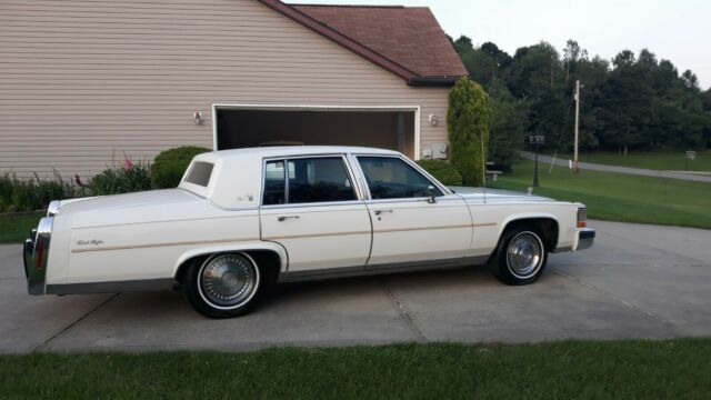 5.0L V8 4BL OHV 1986 Cadillac Fleetwood Brougham Sedan 5.0L V8 4BL OHV 4 Speed 1986 Cadillac Fleetwood Brougham