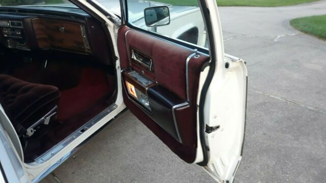 1986 Cadillac Fleetwood Brougham - photo 12