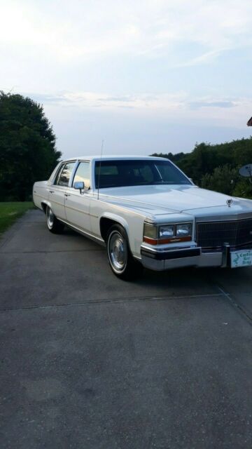 1986 Cadillac Fleetwood Brougham - photo 3