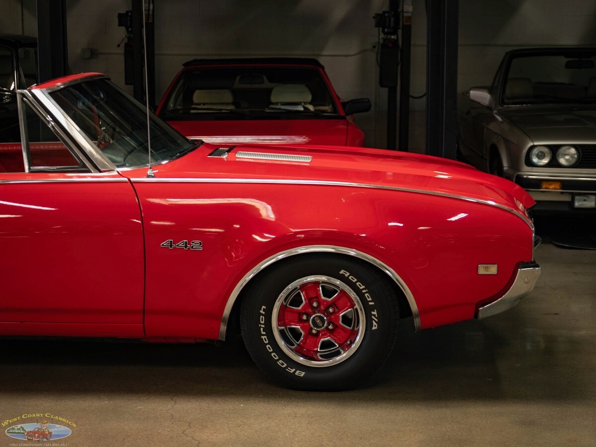 1968 Oldsmobile Cutlass 350 V8 Convertible with Hurst 4 spd manual trans - photo 4