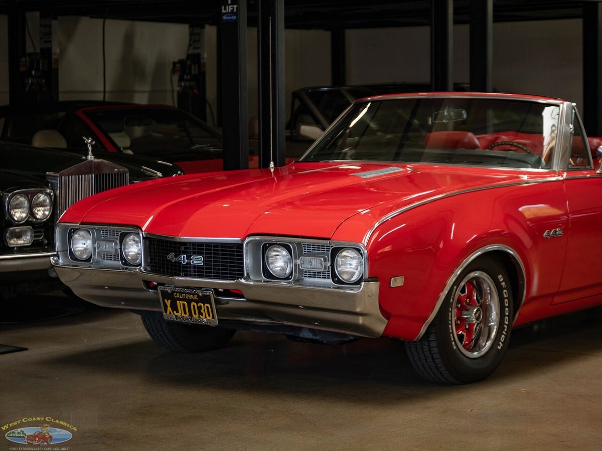 1968 Oldsmobile Cutlass 350 V8 Convertible with Hurst 4 spd manual trans - photo 8