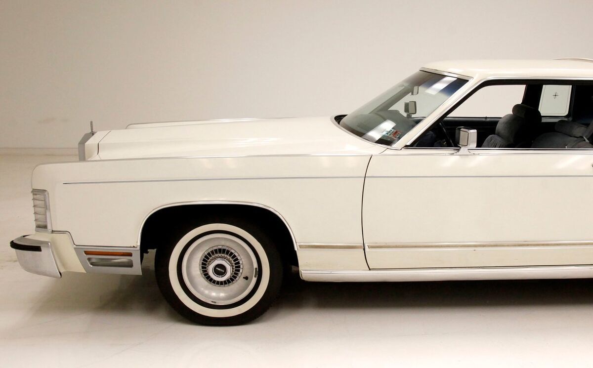 1978 Lincoln Continental Town Coupe - photo 2