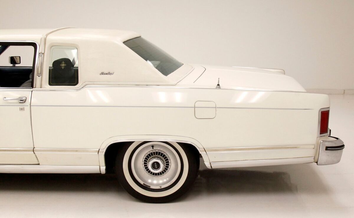 1978 Lincoln Continental Town Coupe - photo 3