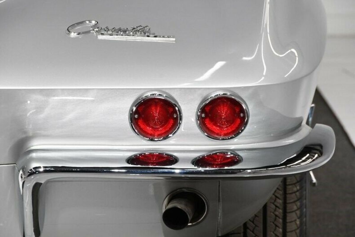 1963 Chevrolet Corvette - photo 11