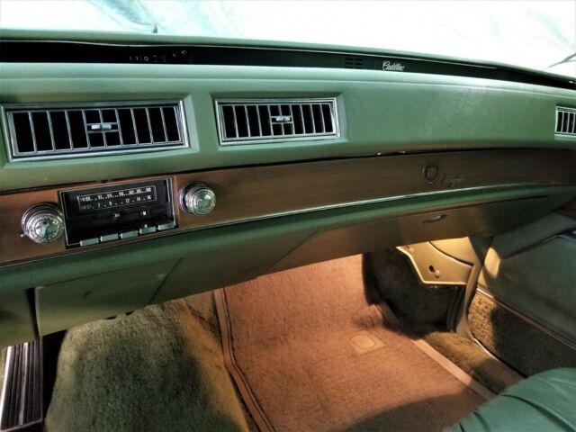 1975 Cadillac Fleetwood Brougham - photo 11