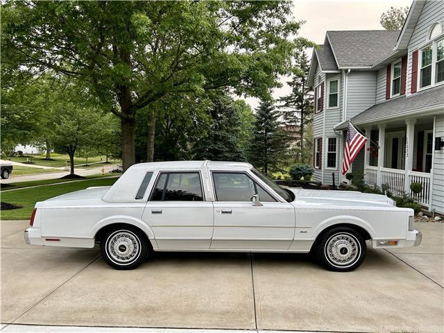 1986 Lincoln Town Car - photo 8