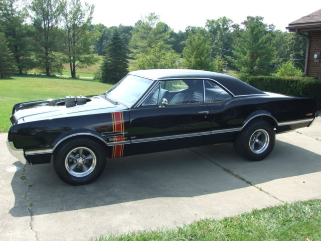 540 C.I. Merlin, Jerrico 4 Speed 1966 Oldsmobile 442 2 Dr. Street Rod