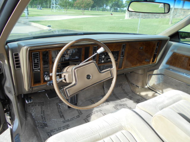 1985 Buick Riviera Luxury Coupe 2-Door - photo 10