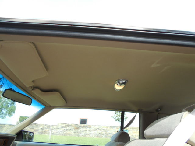 1985 Buick Riviera Luxury Coupe 2-Door - photo 11