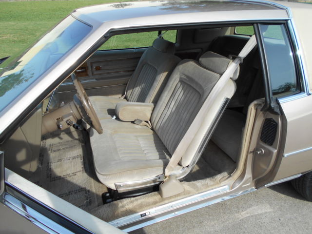 1985 Buick Riviera Luxury Coupe 2-Door - photo 13