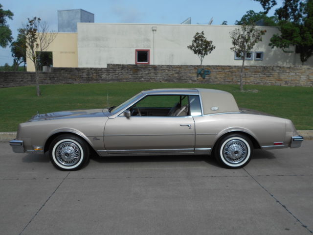 1985 Buick Riviera Luxury Coupe 2-Door - photo 4