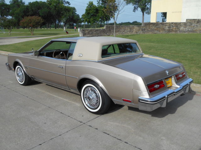 1985 Buick Riviera Luxury Coupe 2-Door - photo 5