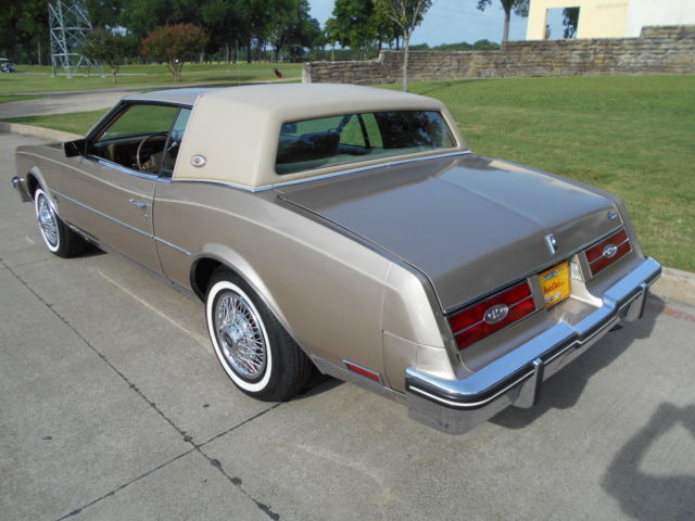 1985 Buick Riviera Luxury Coupe 2-Door - photo 8