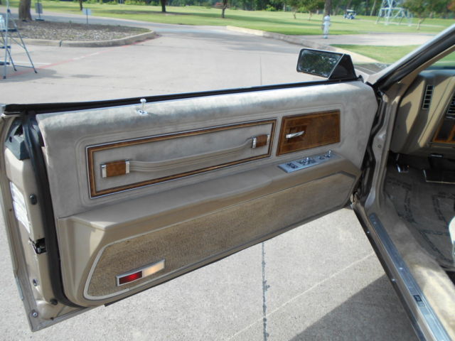 1985 Buick Riviera Luxury Coupe 2-Door - photo 9