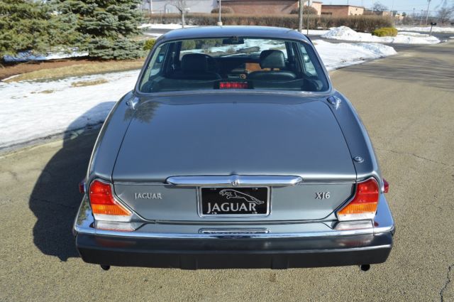 1987 Jaguar XJ6 4 door sedan - photo 9