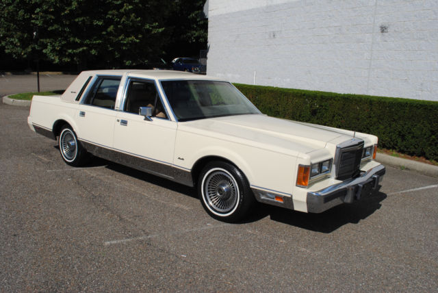 55K original mile one owner car. 1989 Lincoln Town Car signature