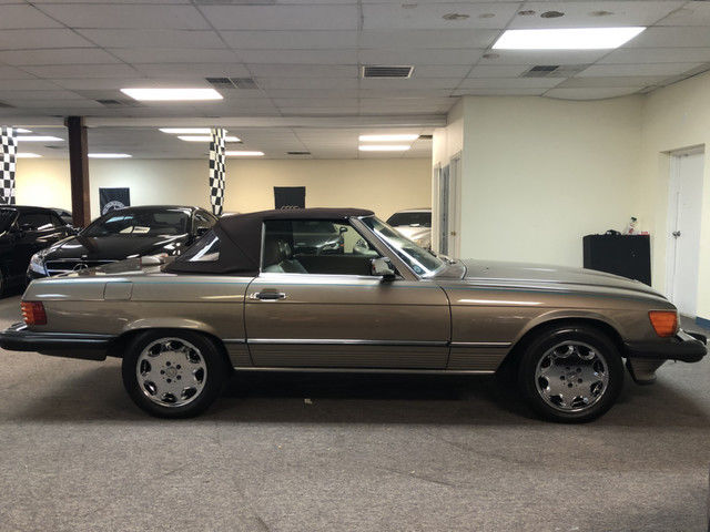 1987 Mercedes-Benz SL-Class Base Convertible 2-Door - photo 4