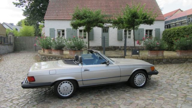 560 SL rauchsilber / brasil (dunkelbraun) mit H-Zulassung und Wertgutachten 1987 1987 Mercedes-Benz SL-Class