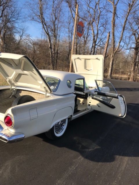 1957 Ford Thunderbird