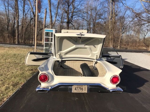 1957 Ford Thunderbird - photo 2