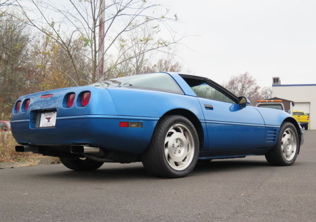 1992 Chevrolet Corvette Base Hatchback 2-Door - photo 8